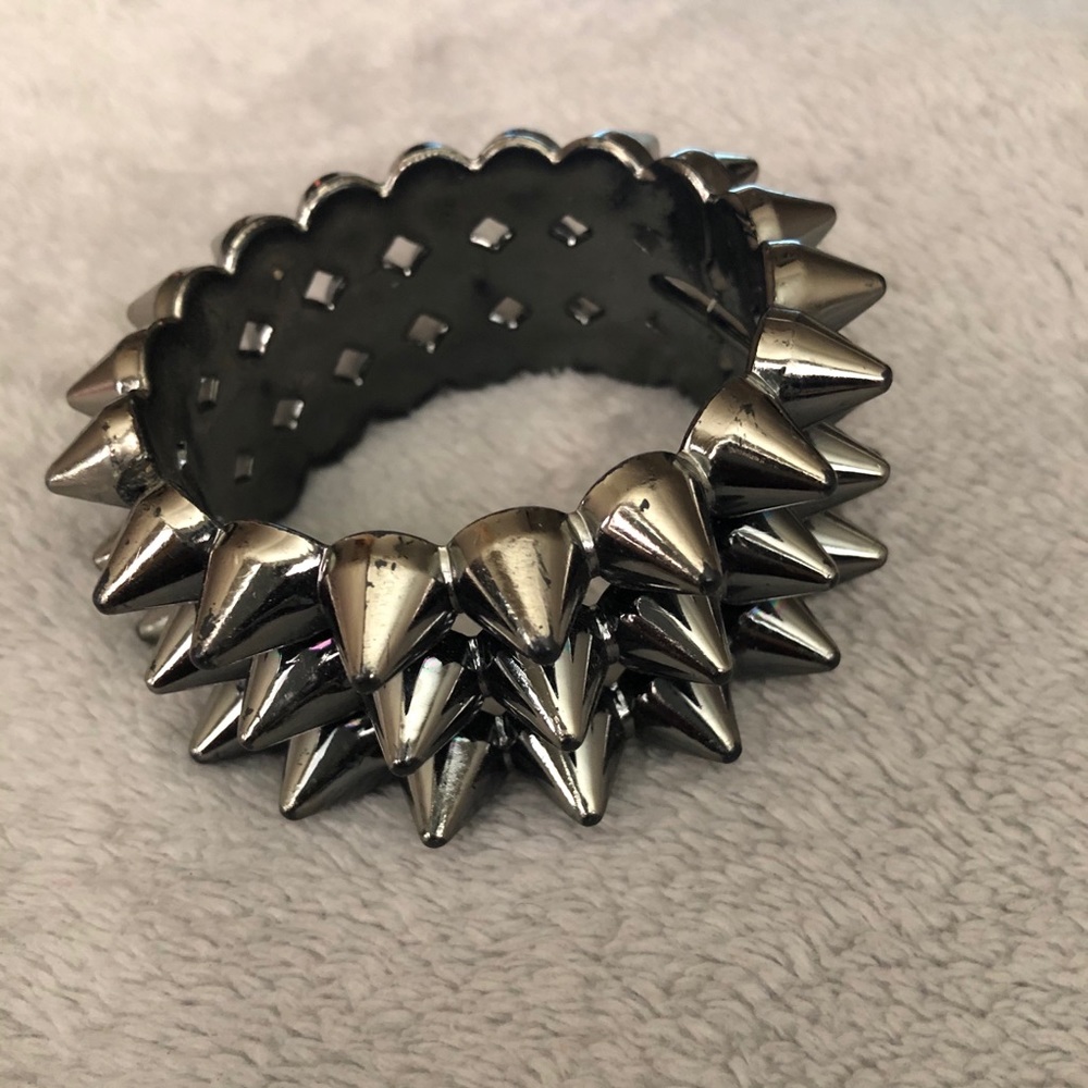 Spiked Bangle ✨ - Picture 2 of 2